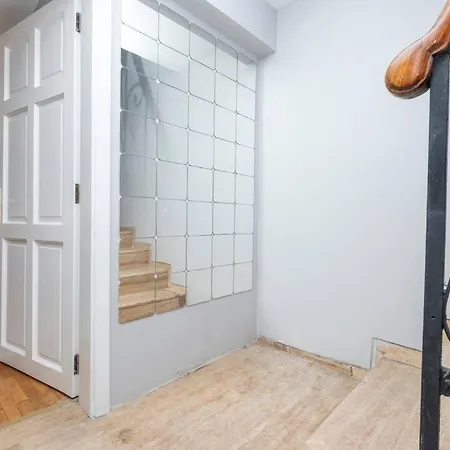 Stylishly Decorated Fourlex House Estambul