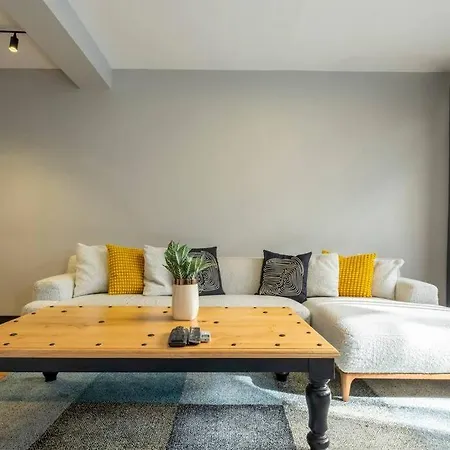 Stylishly Decorated Fourlex House Apartamento *