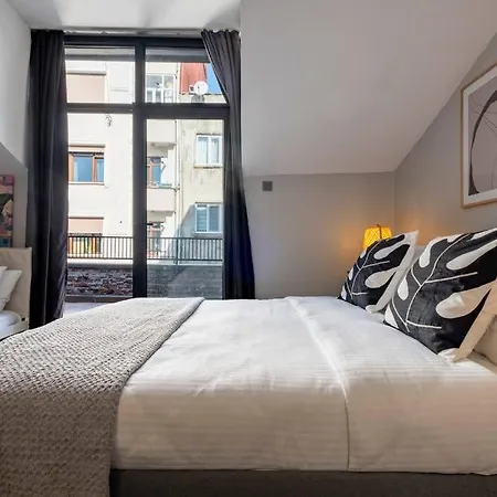 Apartman Stylishly Decorated Fourlex House