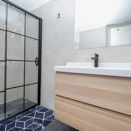 Stylishly Decorated Fourlex House Апартаменты