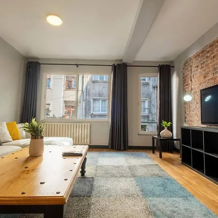 Апартаменты Stylishly Decorated Fourlex House *